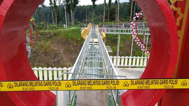 Kengerian! Jembatan Kaca di Banyumas Hancur, Seorang Pengunjung Meninggal Dunia