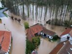 Banjir Melumpuhkan Prancis Utara Secara Total