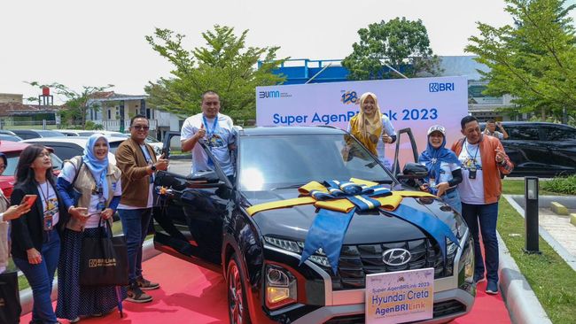 BRI Memberikan Mobil sebagai Apresiasi untuk Super Agen BRILink