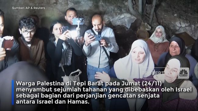 Warga Sambut Tahanan Palestina yang Dibebaskan dengan Gembira Setelah Gencatan Senjata