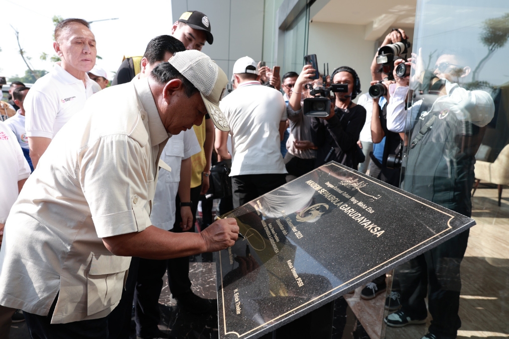 Prabowo Resmikan Akademi Sepak Bola di Bekasi dan Dorong Semangat Atlet Muda