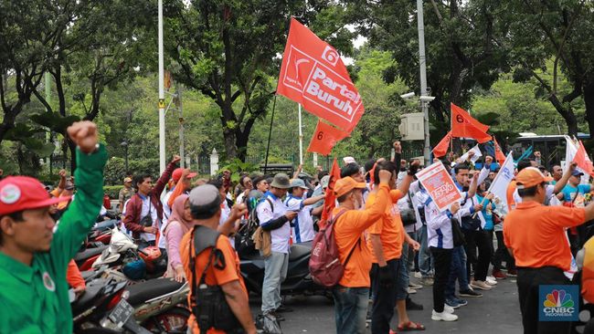 Massa Buruh Melakukan Aksi Demo di Depan Kedubes AS, Harap Hindari Jalan Ini