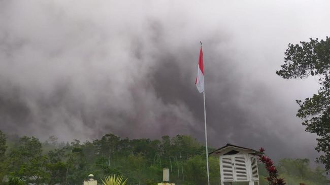 Gunung Merapi Melepaskan Awan Panas, Kota Magelang Siaga Banjir Lahar