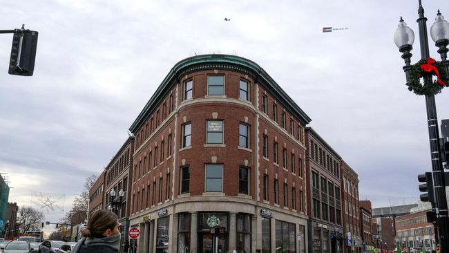 Bendera Palestina Berkibar di Kampus Harvard: Sebuah Potret