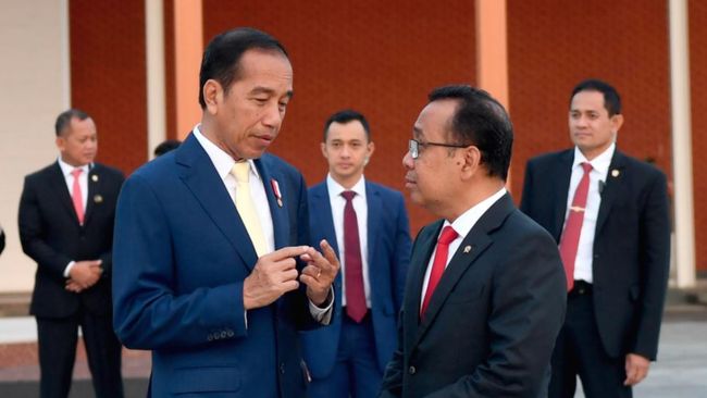 Jokowi Muncul dengan Dasi Kuning Tanpa Diduga dan Berbicara tentang Hal Ini