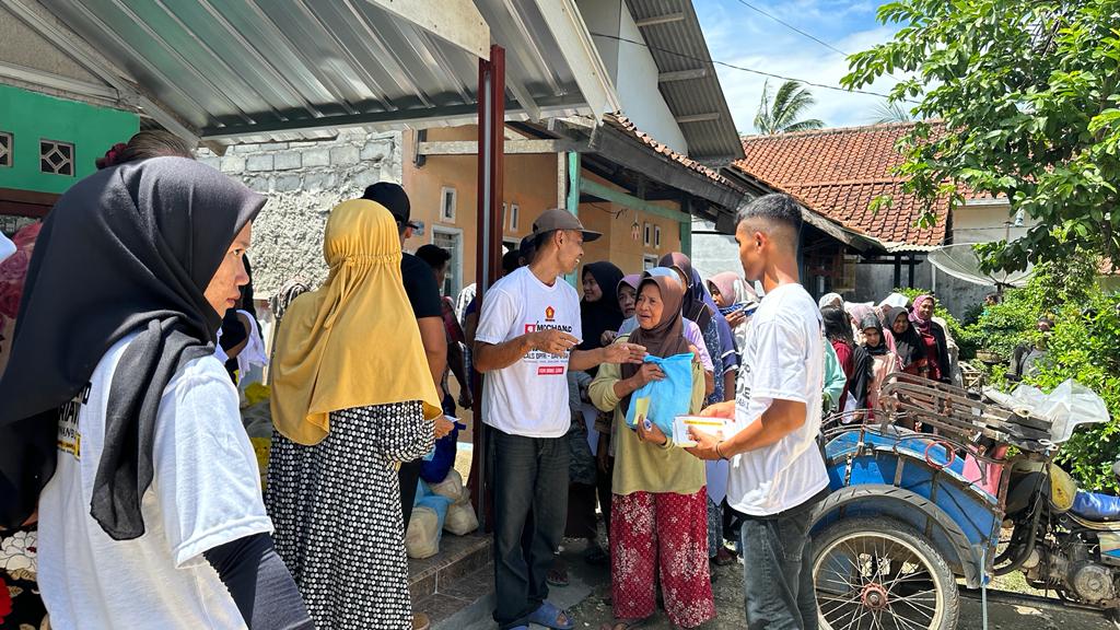 Haji Endang Juta Gencar Kampanye Iwan Bule dan Prabowo di Pangandaran Melalui Sembako