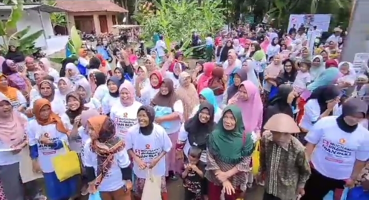 Haji Endang Bagikan Ribuan Sembako Menangkan Iwan Bule dan Prabowo