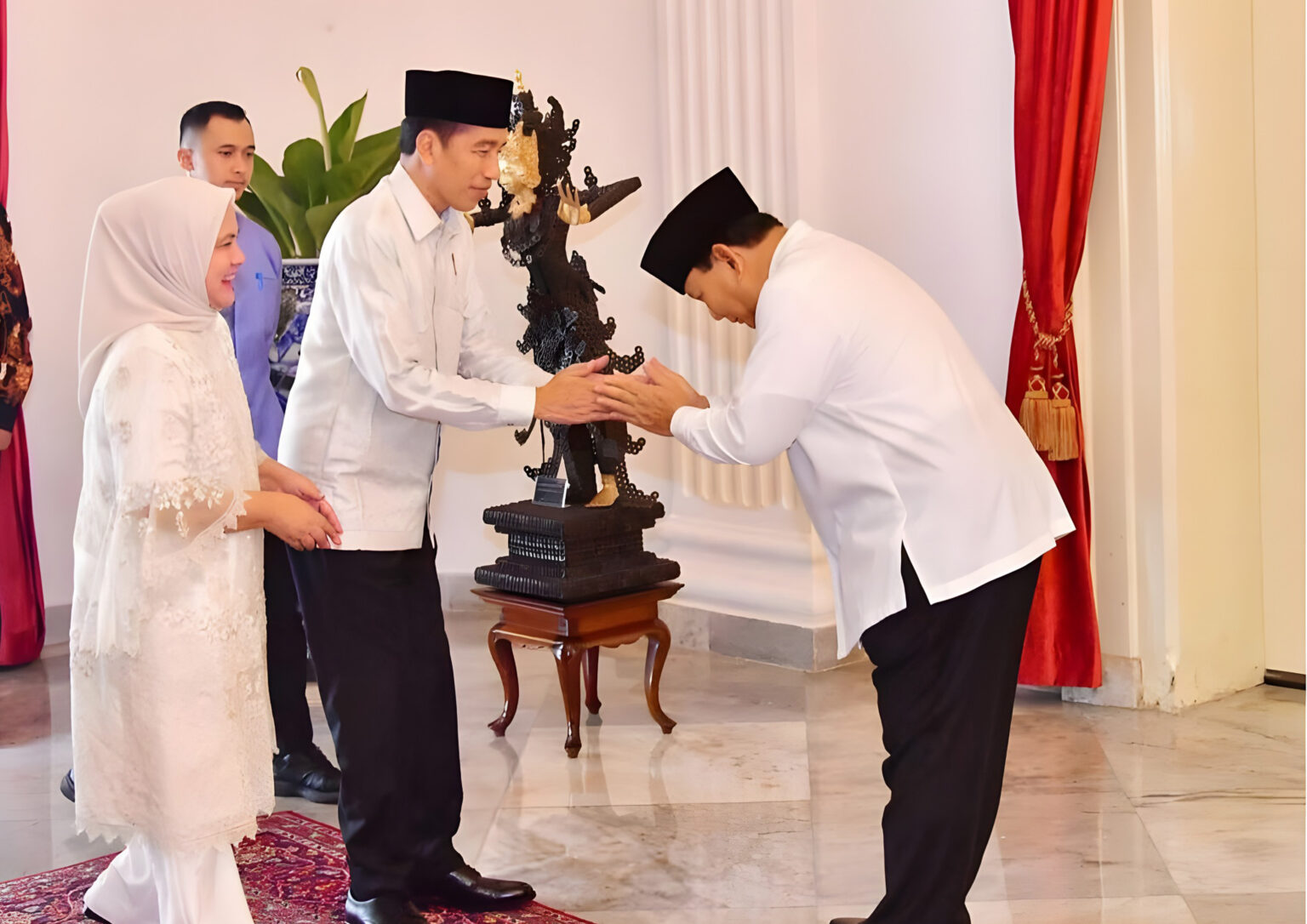 On the Second Day of Eid, Prabowo Subianto Shares Breakfast with Jokowi at the State Palace
