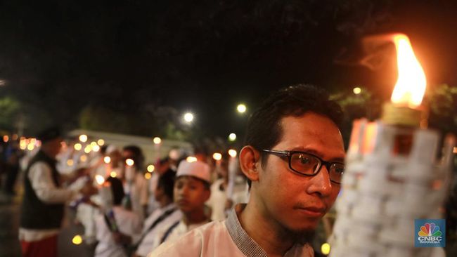 Warga Masjid Istiqlal Meriahkan Idul Fitri dengan Pawai Obor