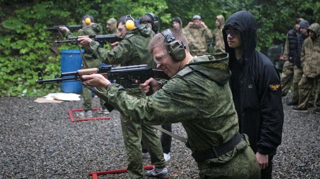 Siswa Sekolah di Rusia Ikuti Pelatihan Militer untuk Kesiapan Berperang