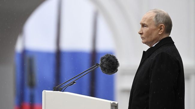 Putin Memperingatkan Bahwa Kekuatan Nuklir Rusia Selalu Siap Siaga Pada Hari Kemenangan