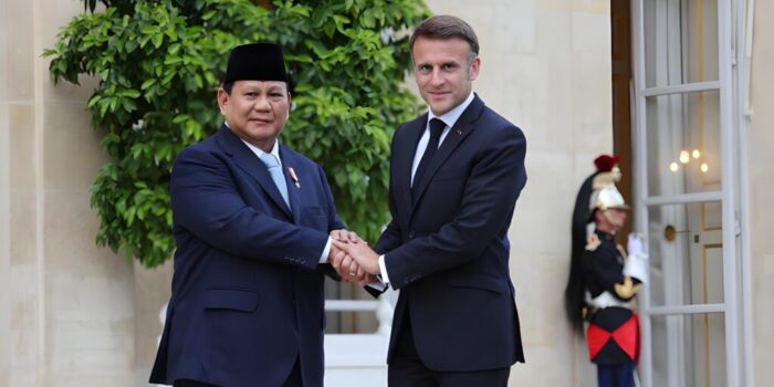 Prabowo Subianto Welcomed by Macron at the Élysée Palace with Honor Guard