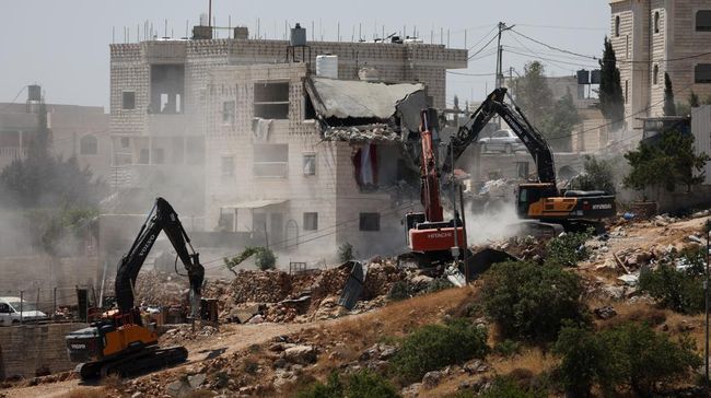 Moment of Israeli Soldiers Destroying Palestinian Homes