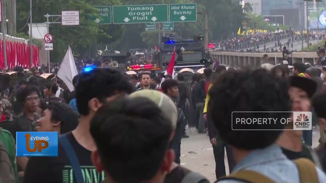 Demo Masih Berlangsung, Aksi Tol di Depan Gedung DPR Berakhir