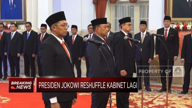 Jokowi Menyumpah Kepala Badan Gizi, Kepala BPOM, dan Kepala Kantor Komunikasi