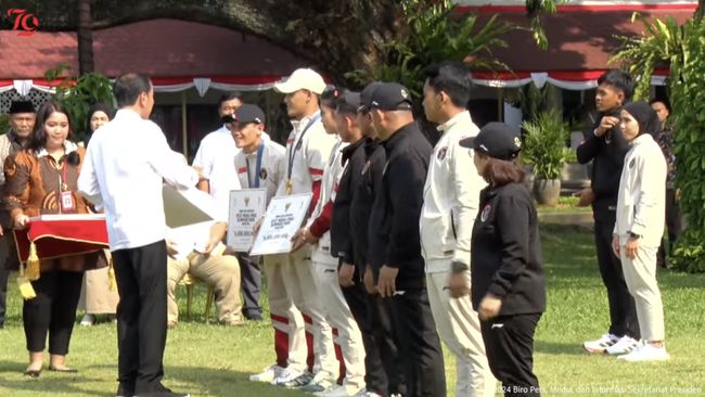 Jokowi Menerima Atlet Olimpiade di Istana dan Memberikan Bonus Miliaran