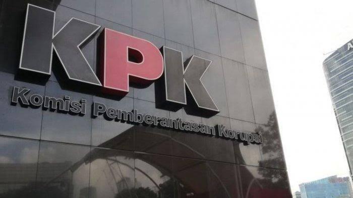 Etika dianggap sebagai momok bagi Pimpinan KPK, Agus Joko Pramono menyatakan bahwa transparansi sangat penting