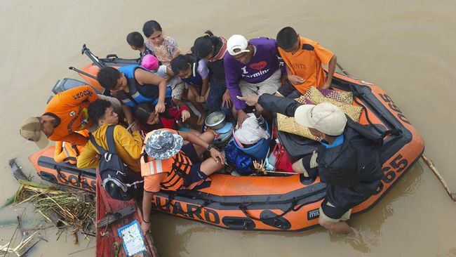 Tetangga RI Terserang Badai Tropis Trami, Menyebabkan Lumpuh