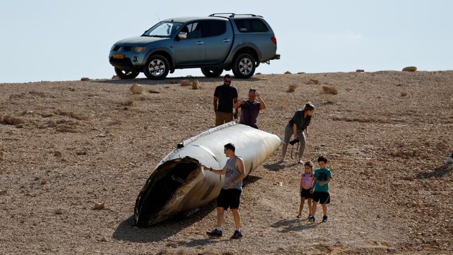 Iran’s Giant Missile Portrait, Breaks Iron Dome-Destroys Israeli Fighter Jet